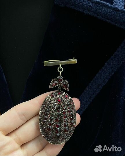 Локет Викторианской эпохи, гранаты