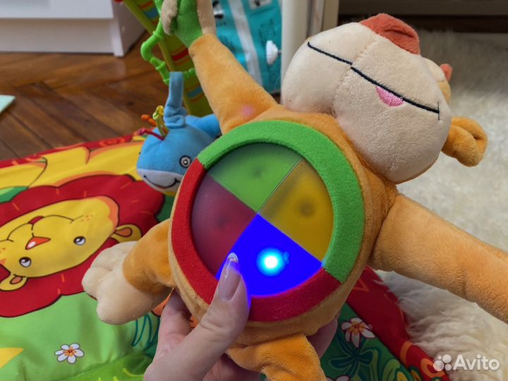 Развивающий коврик tiny love как новый