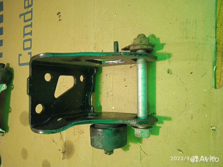 Крепление переднее Тойота 150