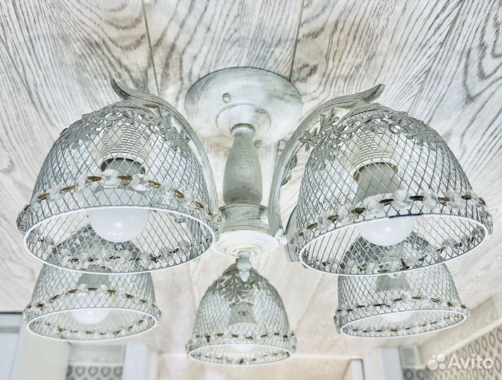 Люстра потолочная и бра