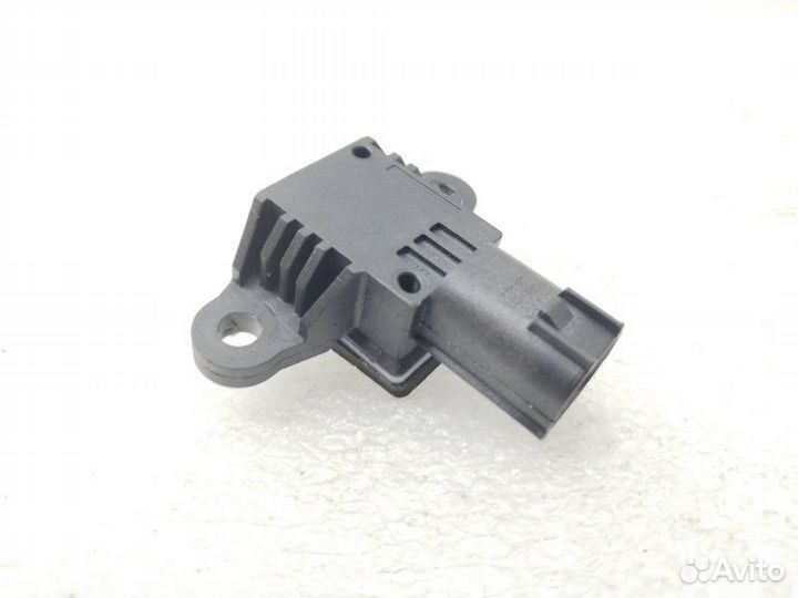 Датчик удара передний левый Land Rover Discovery 5