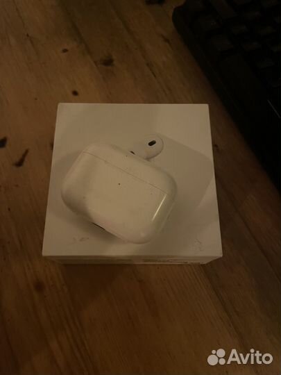 Кейс airpods pro 2 lightning и правый наушник