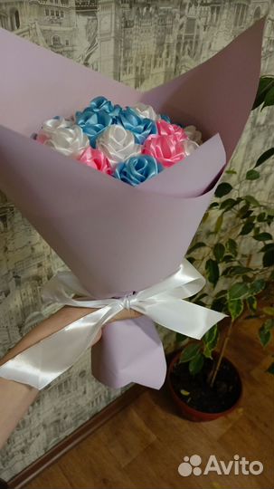 Букет цветов из атласных лент