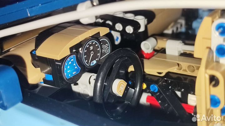Конструктор Лего Техник Bugatti Chiron 3600 детале