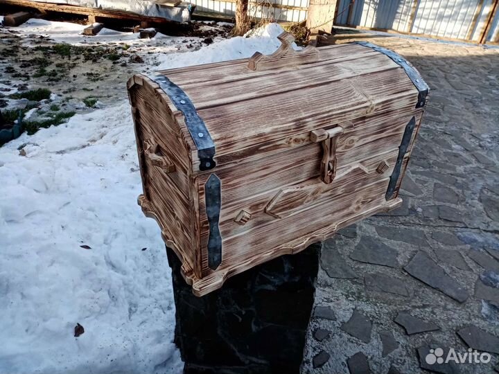 Сундук деревянный