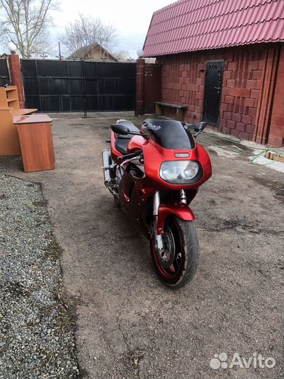 Suzuki GZX R750