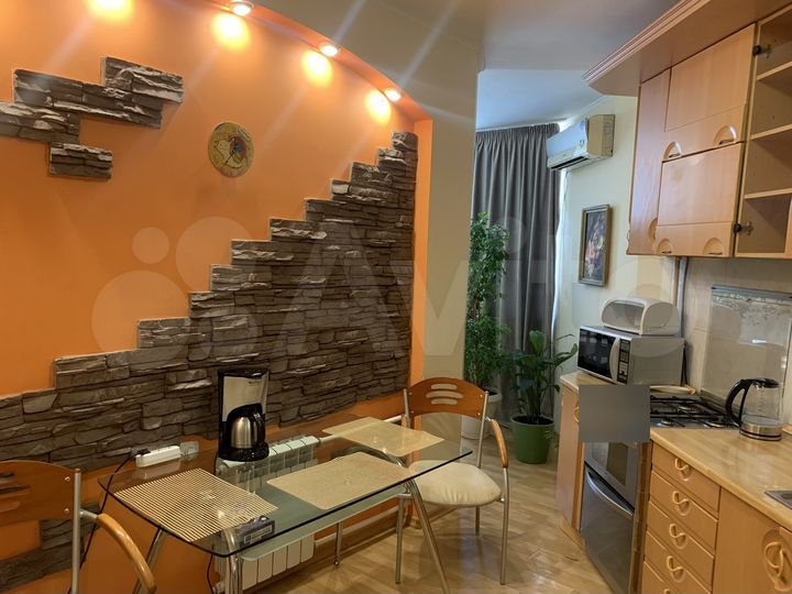 3-к. квартира, 100 м², 2/5 эт.