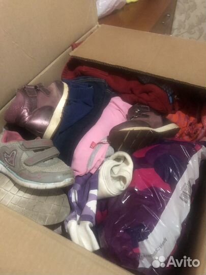 Коробки с детскими вещами