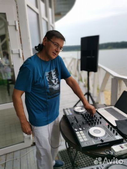 Ведущий и диджей