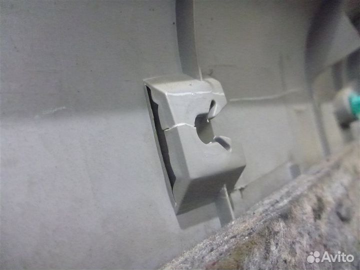 Обшивка двери передняя правая Mitsubishi L200 KB4T