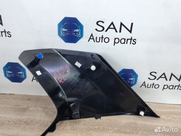 Накладка задней стойки задняя левая Bmw X5 Рест