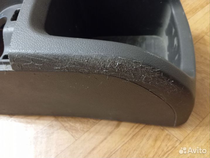 Подлокотник (центральная консоль) фокус 2