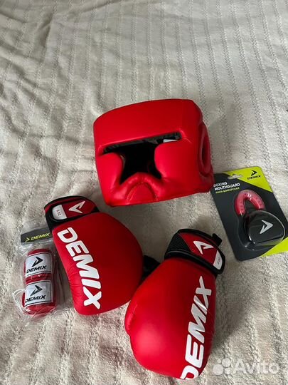 Боксерские перчатки д-кие 6 -8oz, шлем,капа,бинты