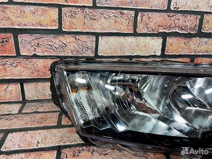 Фара передняя правая на Шкода Октавиа А7 дор