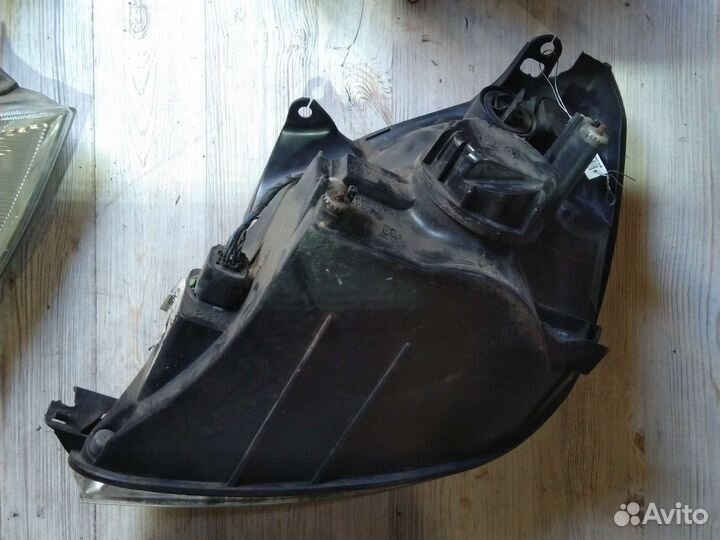 Фары Ford Fiesta 5