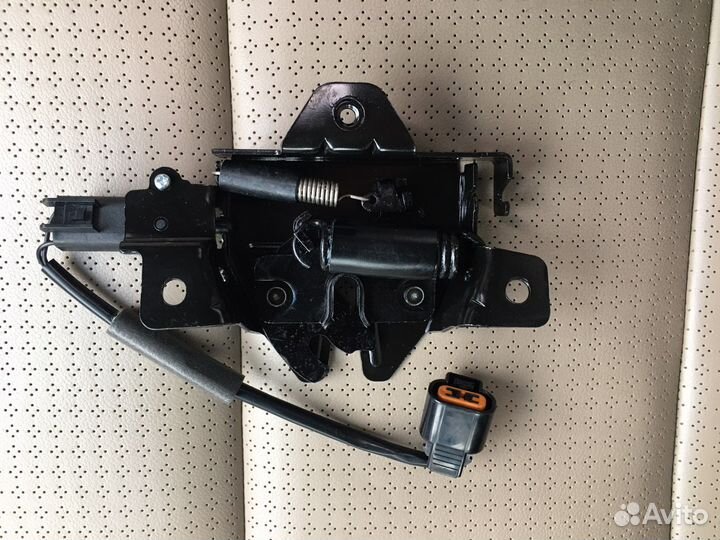 Замок капота (новый)