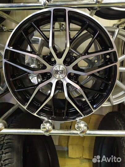 Диски R17 5x114,3 et45 d 67,1 RST Новые