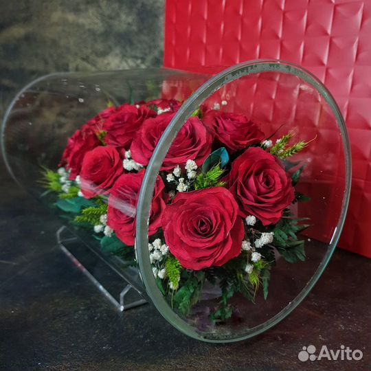 Цветы живые розы в колбе
