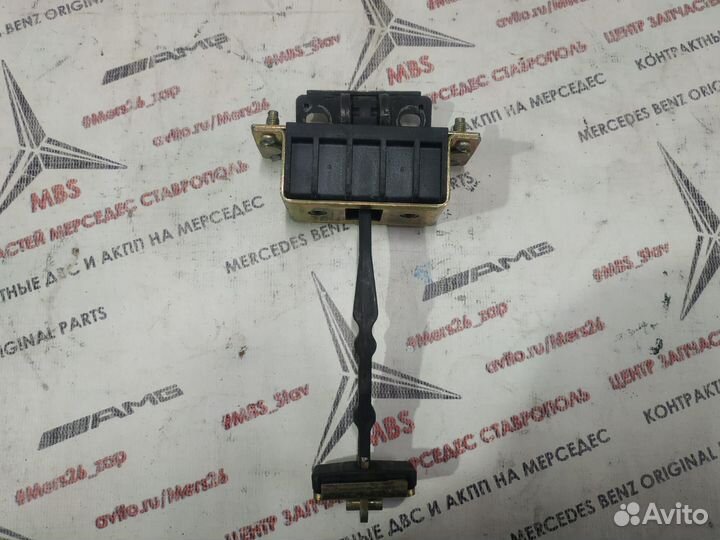 Ограничитель двери w203 Mercedes
