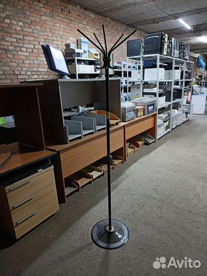 Напольная вешалка