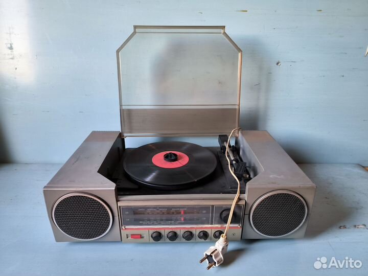 Проигрыватель виниловых пластинок СССР