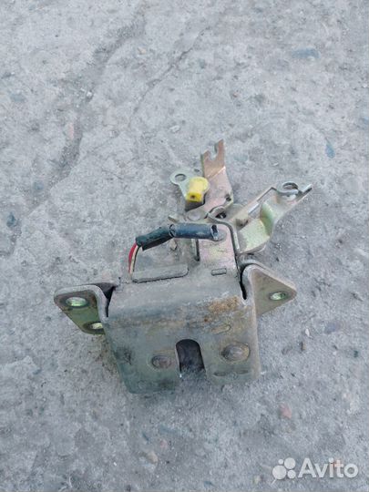 Замок багажника универсал corolla 100 кузов