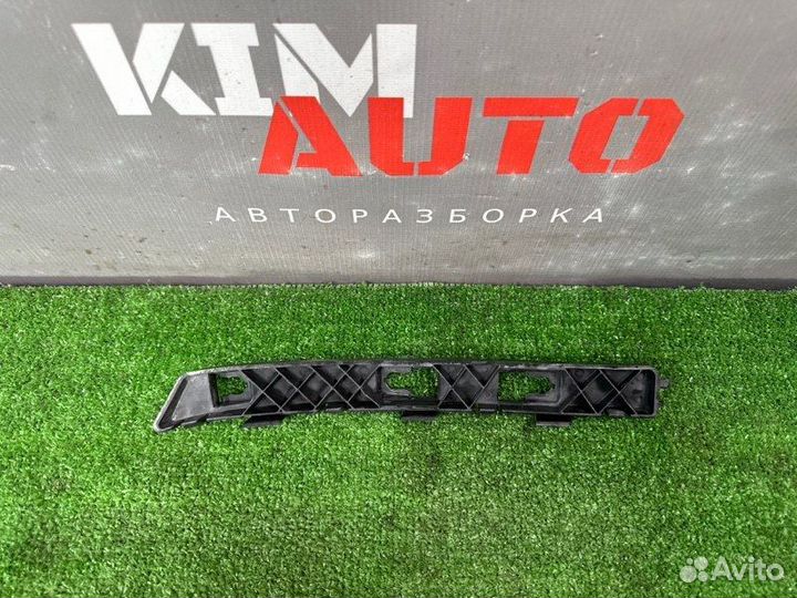 Кронштейн заднего бампера правый Kia Rio 3 Ub