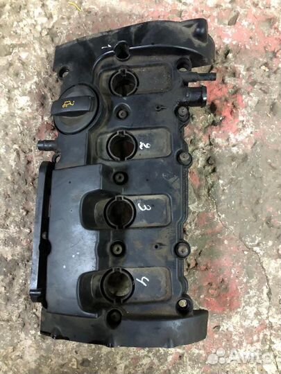 Клапанная крышка гбц Volkswagen Passat B6