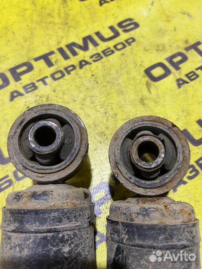 Задние стойки Opel Astra H