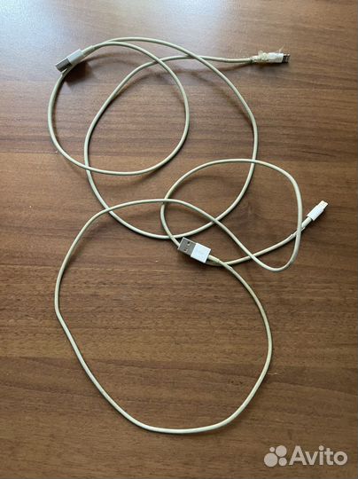 Провод и адаптер на iPhone