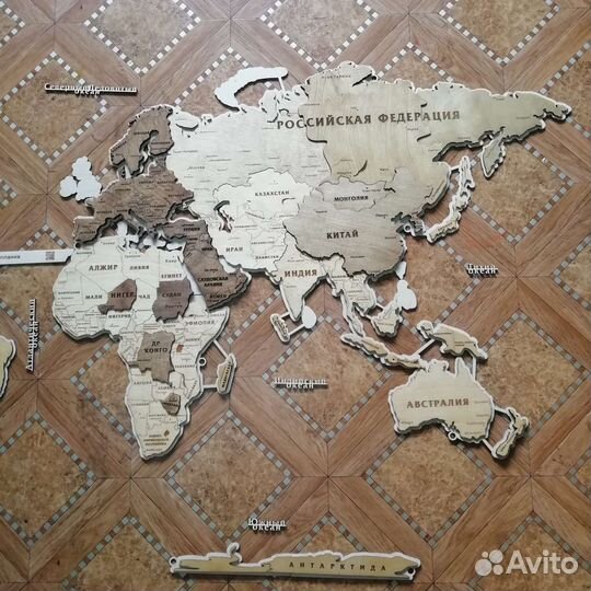Карта мира из дерева на стену