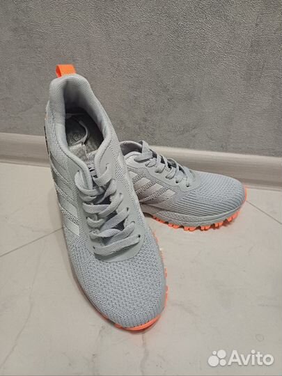 Кроссовки женские