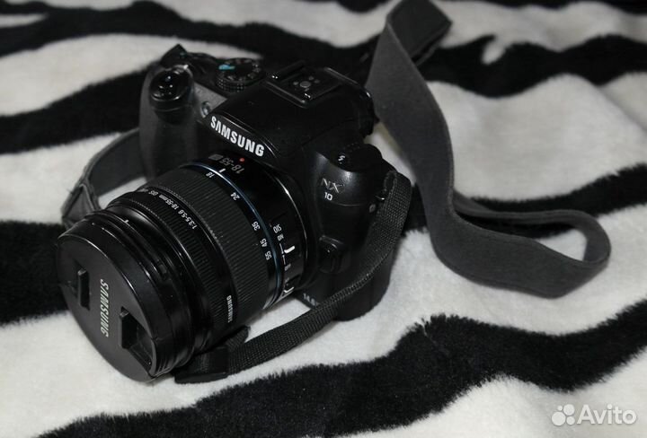 Беззеркальная камера Samsung nx10