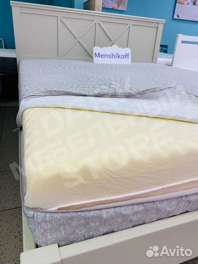 Кровать массив