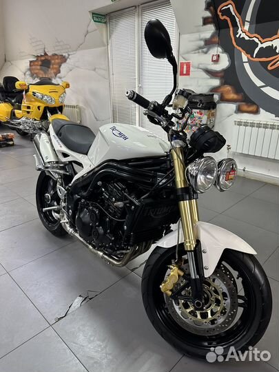 Triumph Speed Triple 1050 без пробега по РФ
