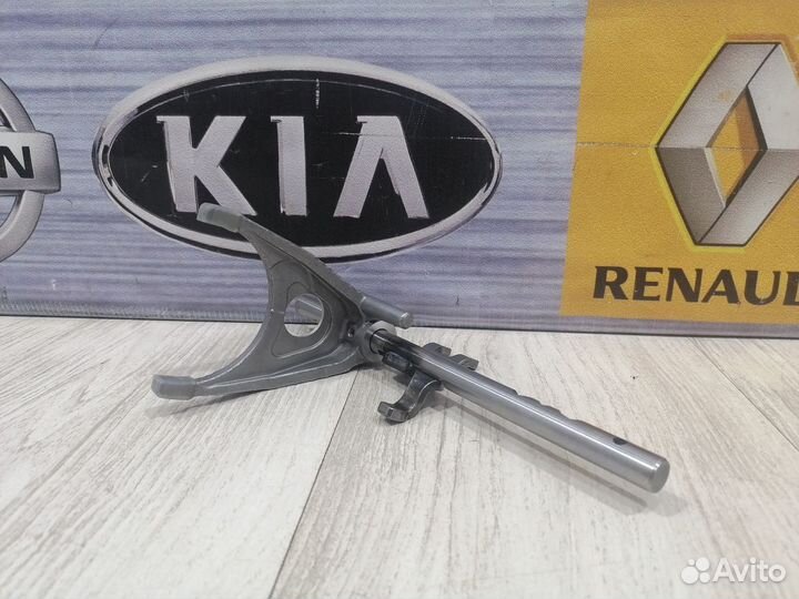 Вилка пятой передачи переключения скорости Renault