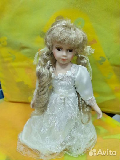 Кукла фарфоровая коллекционная