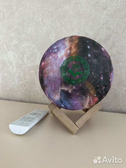 Колонка луна читает коран