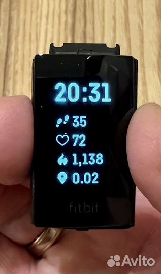 Фитнес браслеты FitBit Charge 4 для ремонта