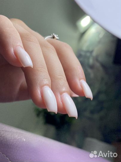 Модель на маникюр
