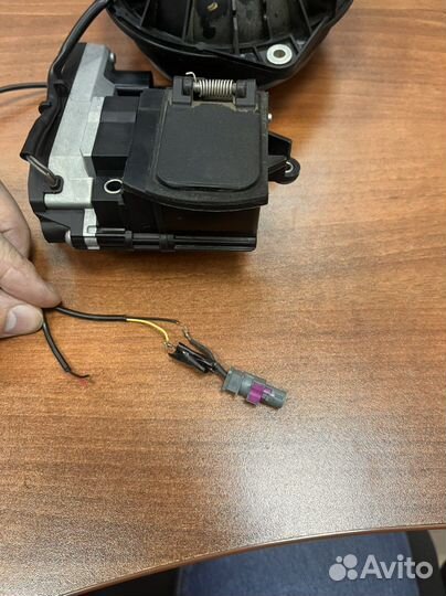 Ручка открытия багажника на Volkswagen