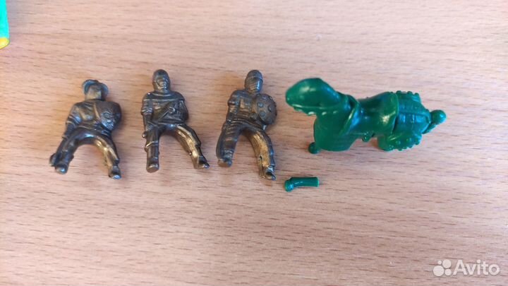 Игрушки киндер сюрприз 90х