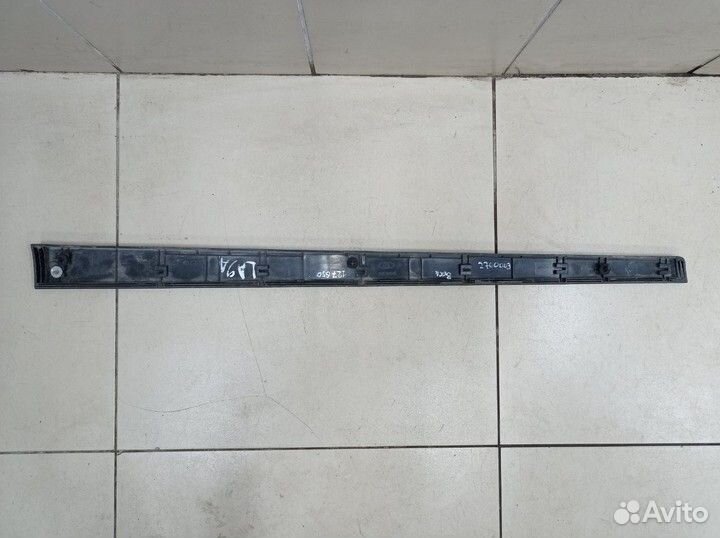 Молдинг передней правой двери LADA Vesta