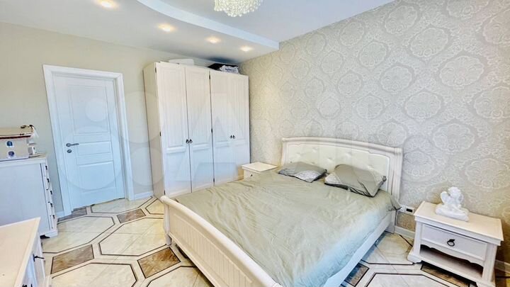 3-к. квартира, 100 м², 3/16 эт.