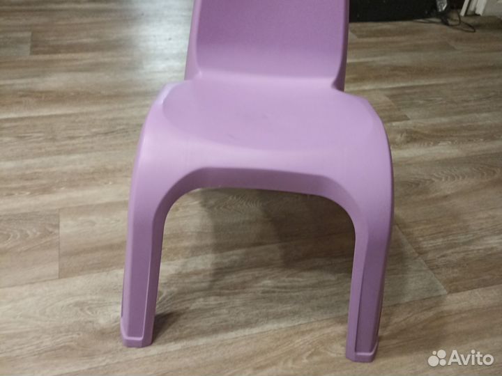 Детский пластиковый стул