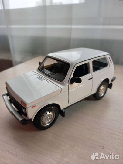 Машинка металлическая Ваз-2121 Нива длина 19 см