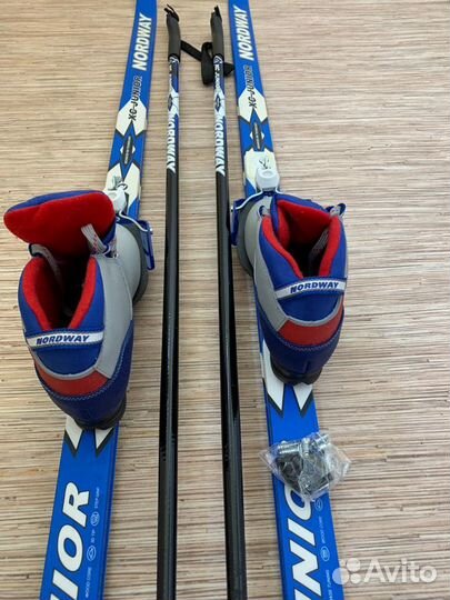 Лыжи новые, лыжные палки и ботинки 32р
