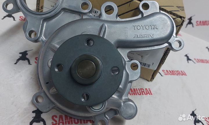 Помпа водяная toyota tundra/LX570 1610039496