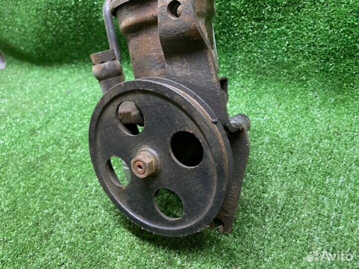 Насос гидроусилителя руля Toyota Corolla E110