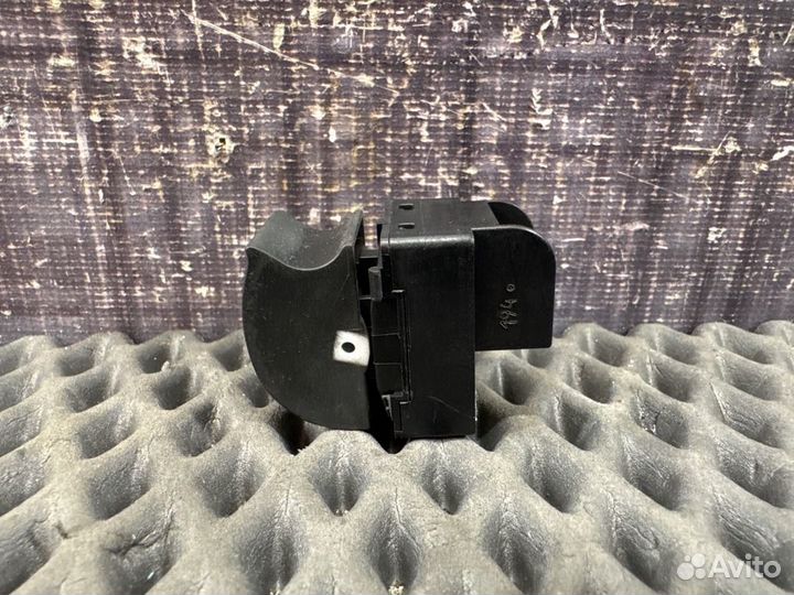 Кнопка стеклоподъемника Audi A4 B6 AMB 2004